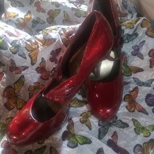 Nine West size 11 Red patent pumps